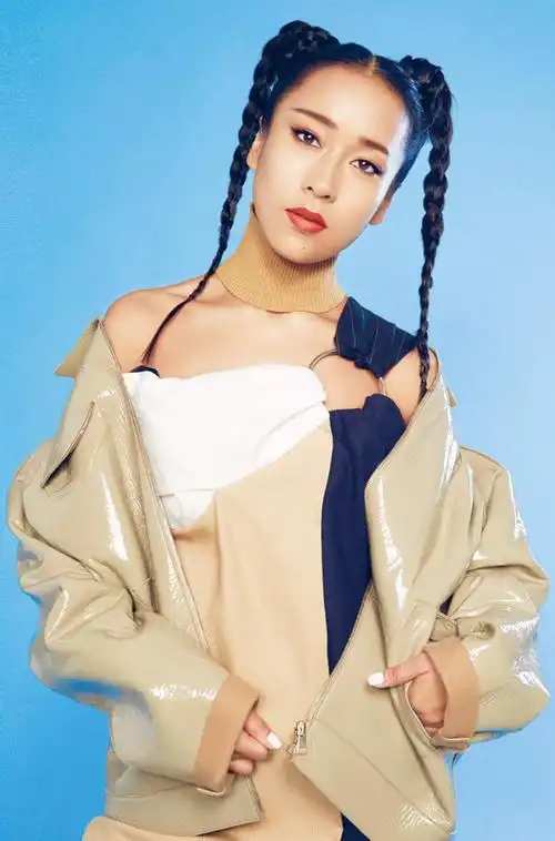 美女歌手吉克隽逸图片美感十足