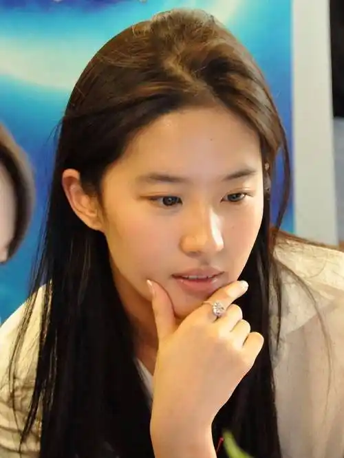 真人个个又瘦又美,比照片漂亮10倍_关之琳_镜头_刘亦菲