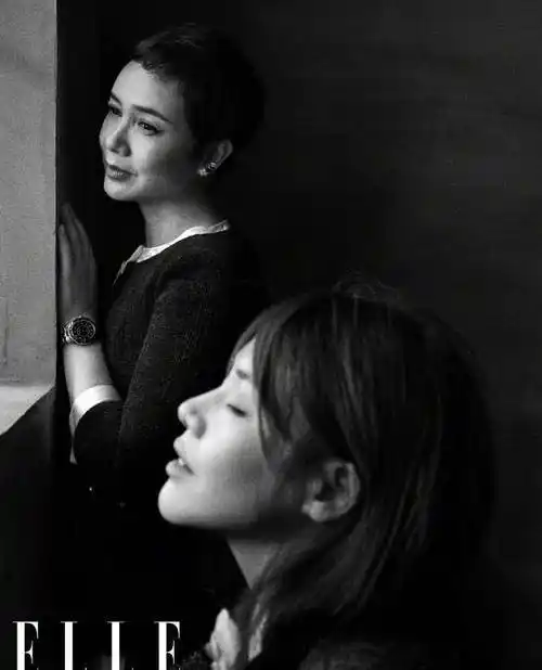 马思纯晒与小姨蒋雯丽黑白大片,两代人同框媲美,眼神都太有戏_眼睛