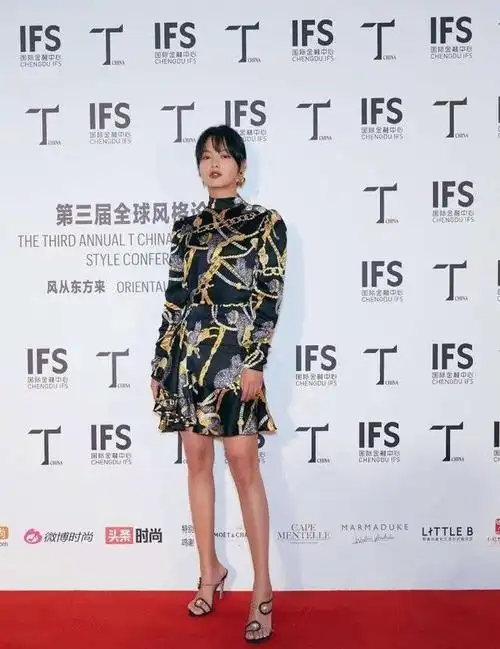 辛芷蕾太高级了,橘色套装穿出国际范,霸道气场太上头