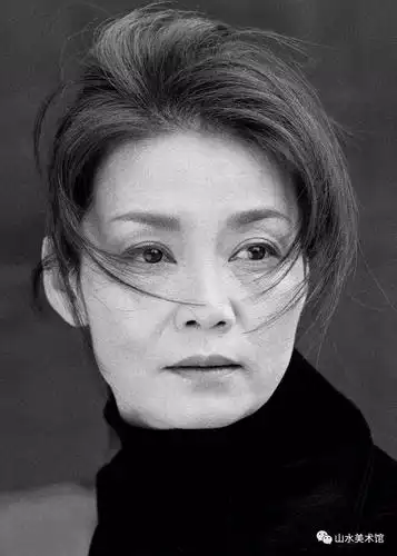 演员 潘虹导演 贾樟柯牧峤:我们其实不要求每个展览都是一样的,我们