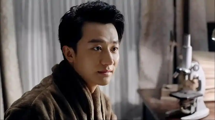 黄轩,中国内地男演员,1985年3月3日出生于甘肃省兰州市,毕业于北京