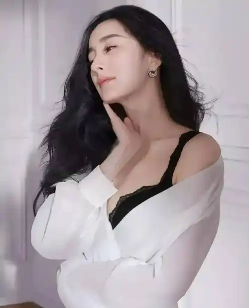 杨幂8年前的偶像剧,演技炸裂,却也是牺牲最大的一部戏_剧中_身体_工作