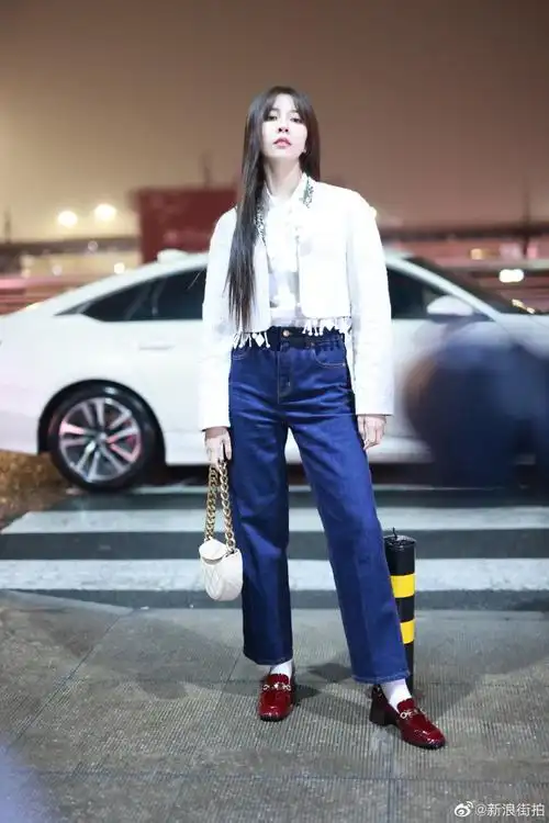 宋妍霏超话#街拍时刻#2023/2/9@cecilia宋妍霏最新机场街拍