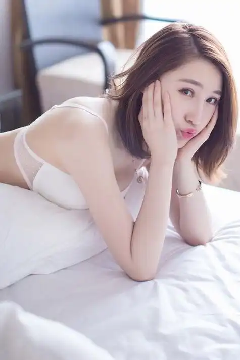 日韩美女大胆写真艺术照翘臀