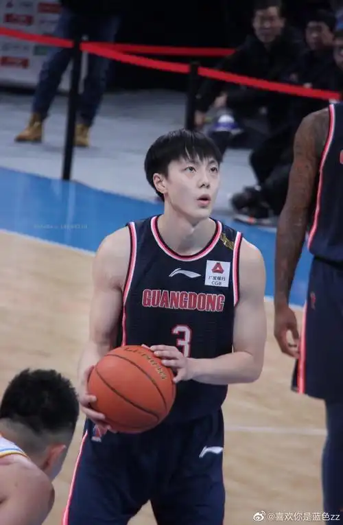 胡明轩cba的fmvp这颜值放在爱豆里如何