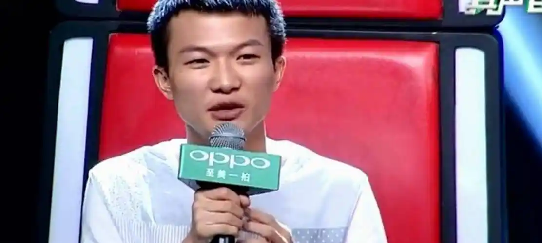 从乡村留守儿童到国际歌坛巨星:周深的成名之路揭秘!_父母_舞台_卡布