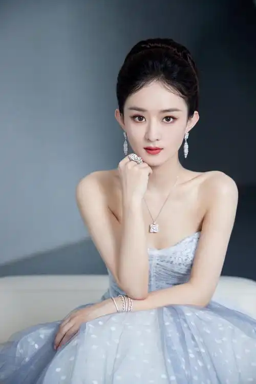 赵丽颖露背##赵丽颖眼角点痣##赵丽颖工作室就出一张图