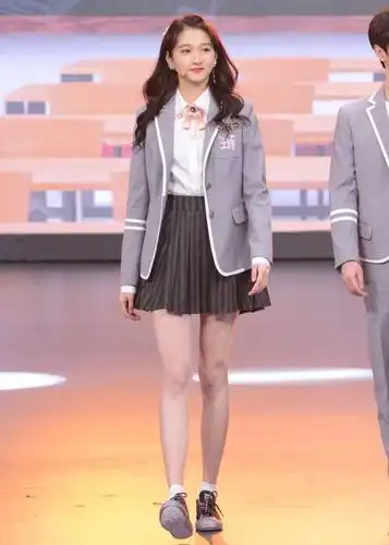 cos水冰月最强的就属关晓彤了,比例和颜值都到位,气质绝了!