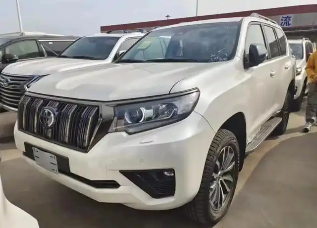 这台在港口刚刚亮相的全新款是国6版本的丰田普拉多(参数丨图片)车型