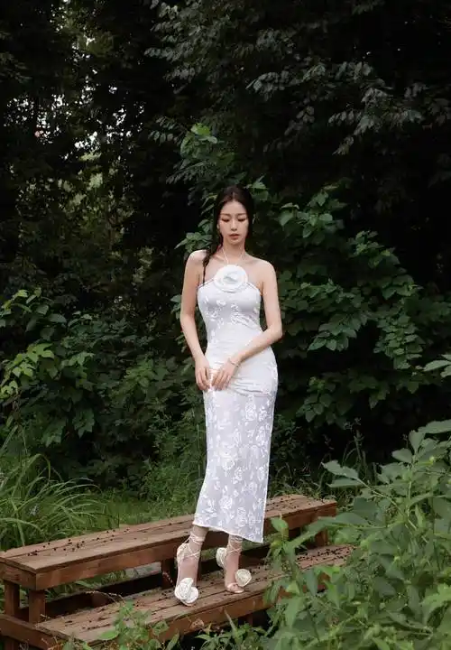 虞书欣长春电影节上的白玫瑰衬衫惊艳全场,优雅高贵又可爱!