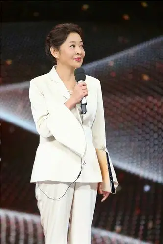 岳云鹏接棒董卿助声倪萍,竟被朱亚文迷倒