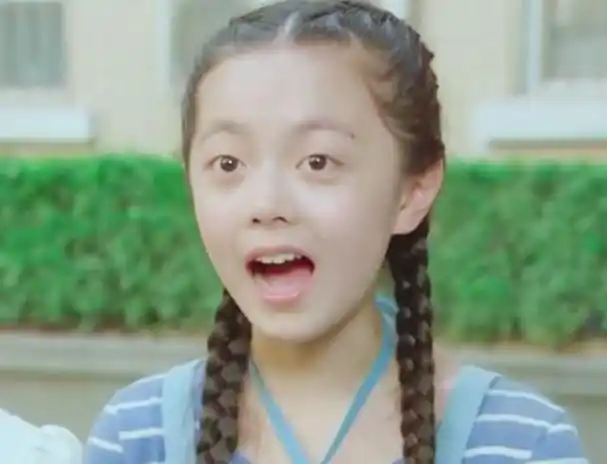 在《巴啦啦小魔仙》中,赵今麦的脸蛋和现在不是有很大差别,从多年前的