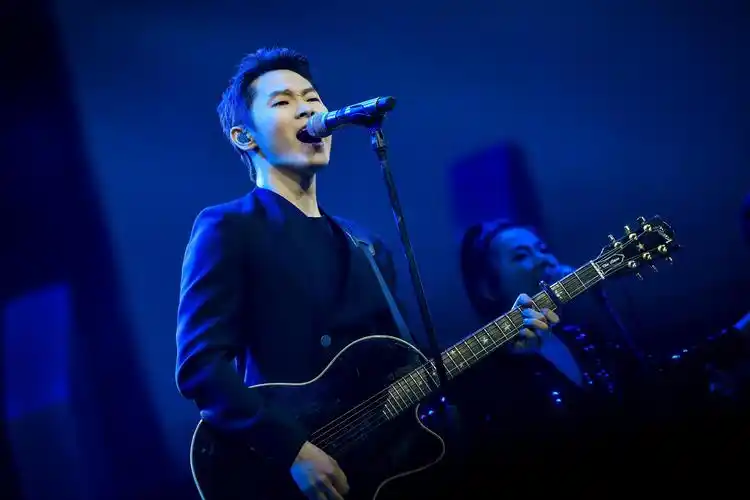 梁博自我认可就好无需向旁人表态丨青春知心热线