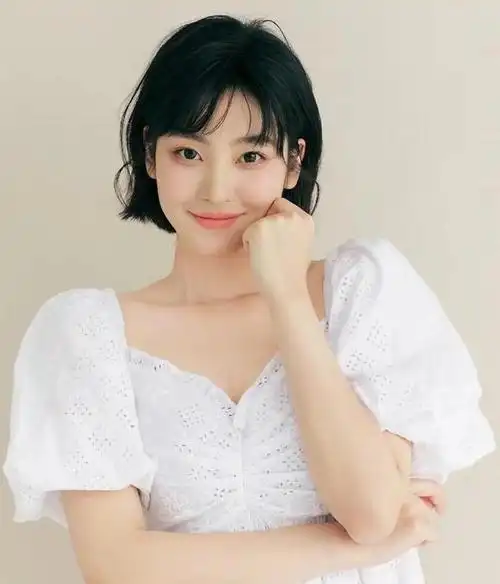 40岁女人头发少适合什么发型(适合发量少细软的短发)