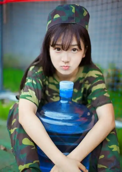 图为浙大城市学院的女生joyin.