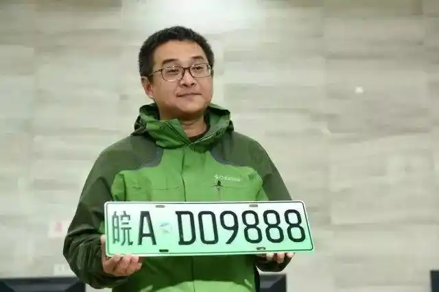 信阳家有电动车的注意,专用车牌来了!每副100元
