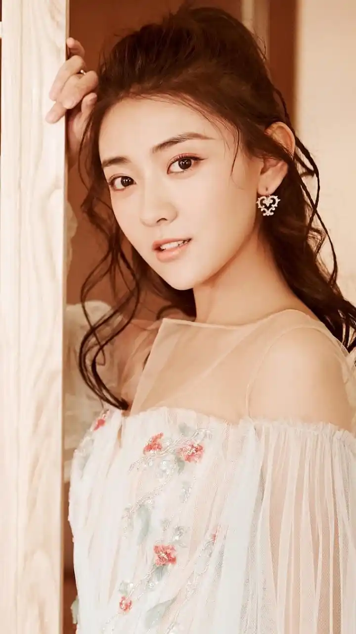 魅力少女梁洁超清壁纸生活照