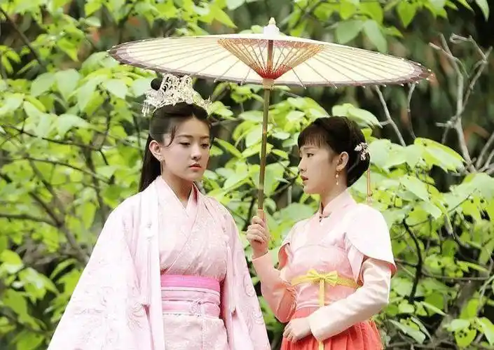 2年前演《双世宠妃》,2年后演《封神演义》,怪不得觉得眼熟_丫鬟_梁洁