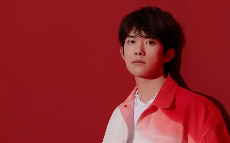 易烊千玺2019玊尔演唱会图片桌面壁纸