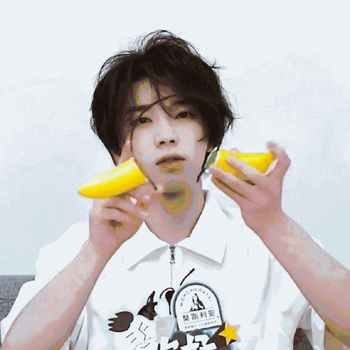 2024华晨宇火星演唱会#    有请晚场的可爱飒飒登场  @华晨宇yu