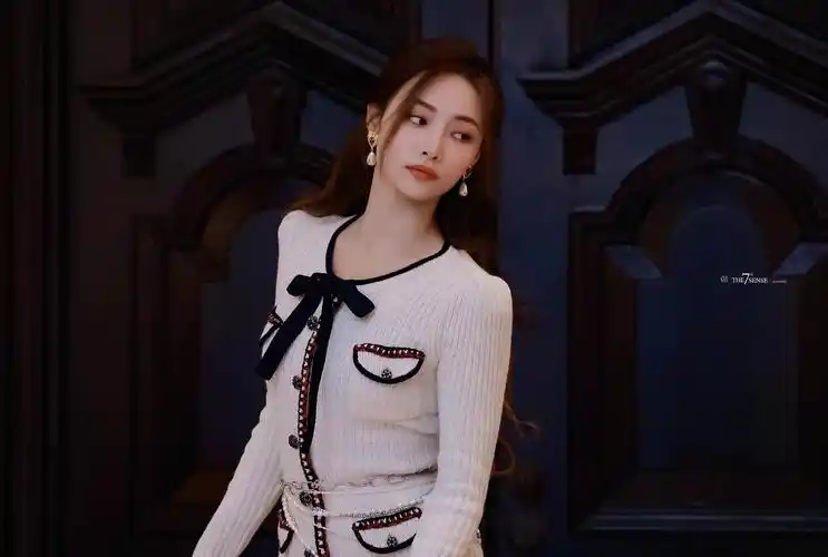 许佳琪的长发好美依旧漂亮迷人