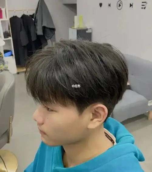 摩根碎盖简单好打理的碎盖烫发男生发型	发型,男生碎盖烫|烫型不烫卷