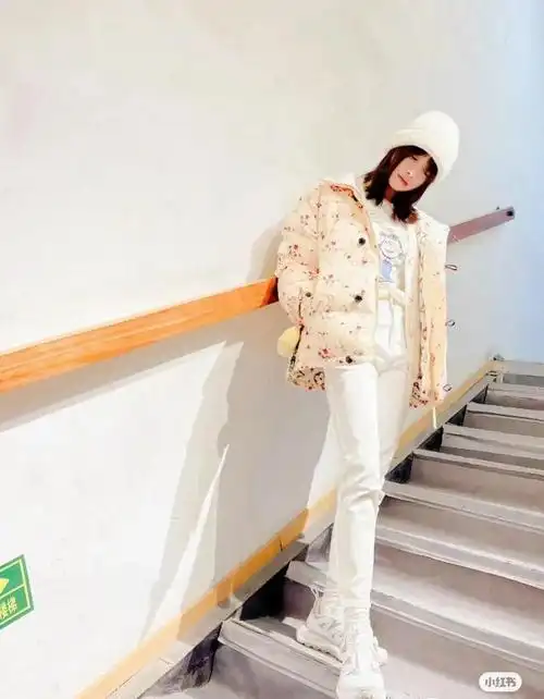 宋茜最新私服穿搭,满屏大长腿_网易订阅