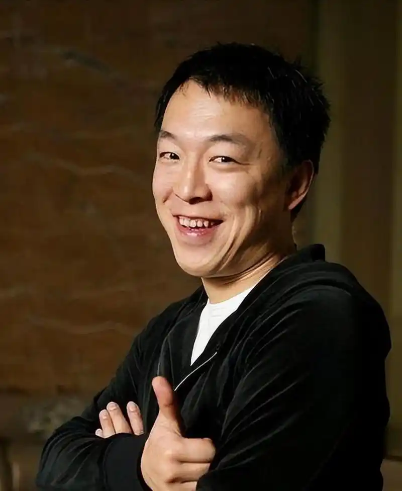 演员,黄渤,拍完亲爱的这部电影,落下阴影了,有一次带着女儿逛商场,憋