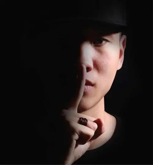 嘘用心听不要说话