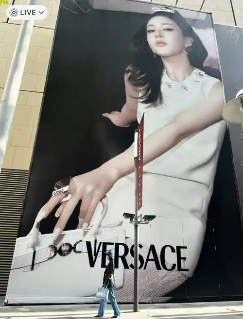 #赵露思素颜睡衣照##赵露思厚刘海旧照#