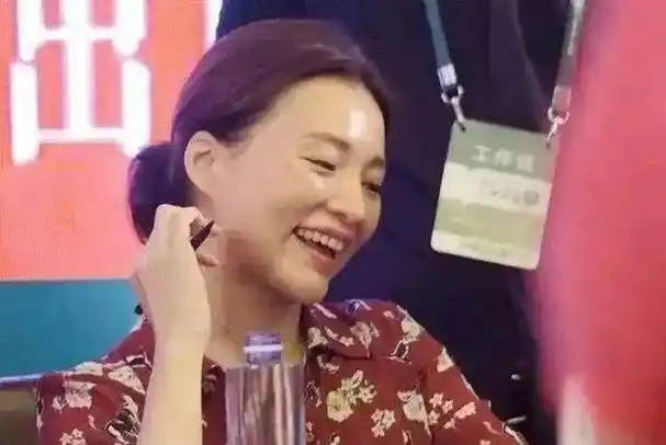 49岁董卿素颜老到认不出!