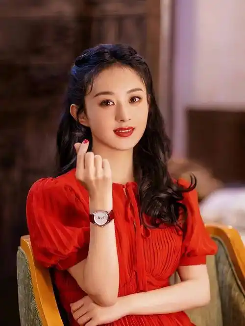 当时的赵丽颖急需一个好代言翻身,没想到浪琴接伸出了橄榄枝,宣布这条