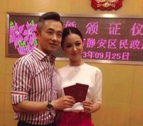 据悉,程雷的老婆王萌萌曾经也是主持人,与程雷结婚之后就辞去了工作.