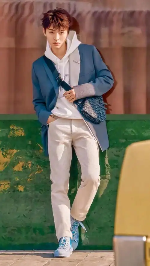 小鲜肉王俊凯时尚休闲魅力写真