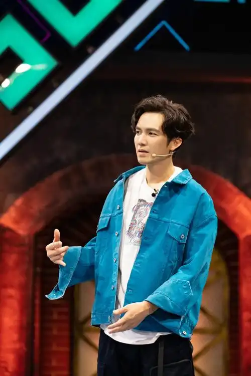 钟汉良街舞3化身游说专家哇挖酷宝挂旗出征