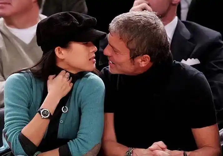 章子怡的美国前男友满脸白胡,瘦骨嶙峋,如今活成这样_aviv_vivi_媒体