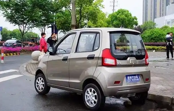 低速四轮电动车有好消息c7驾照或将来了老年人早就该这样了