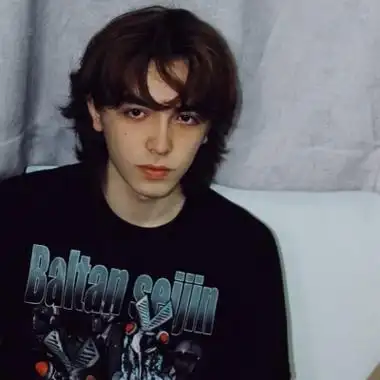 禾白ins风欧美男生头像