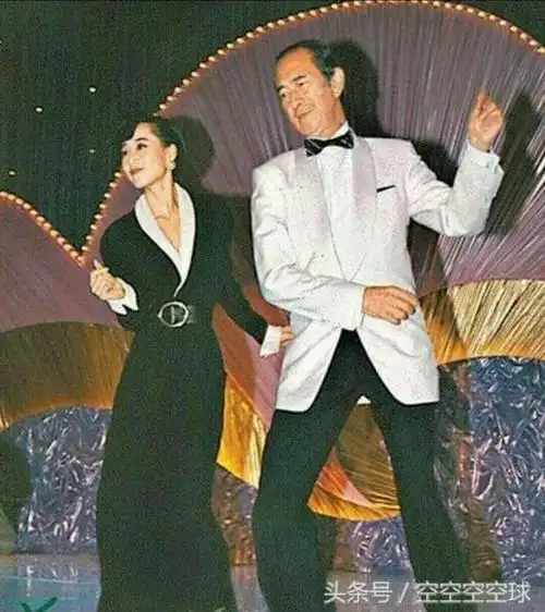 赌王与亚洲小姐冠军利智共舞