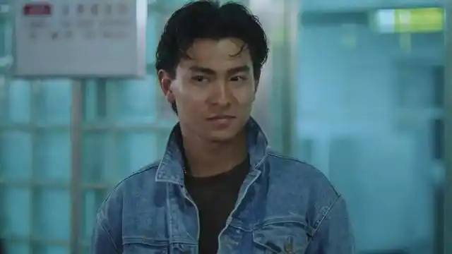 天若有情刘德华砸开橱窗为吴倩莲抢婚纱的场景看哭多少人