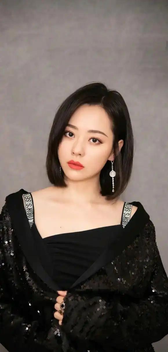 张靓颖姐姐粉色花纹连衣裙风情万种迷人妩媚动人成熟女人味十足姐姐真