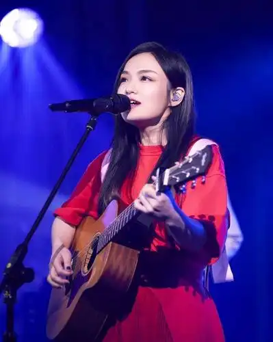 歌手徐佳莹升级做妈妈,18年已经与比尔贾导演喜结连理