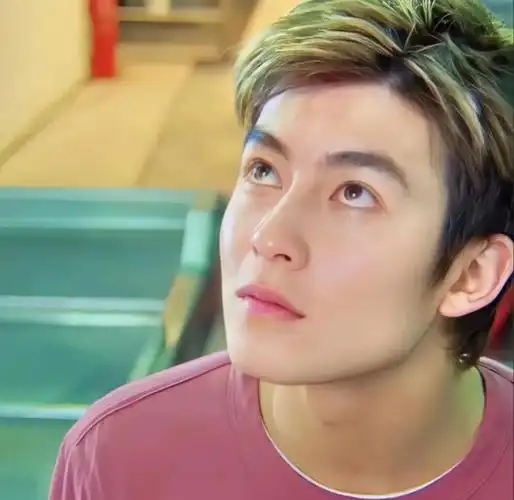 陈冠希干净增肌365天后,变成秃头大爷了?