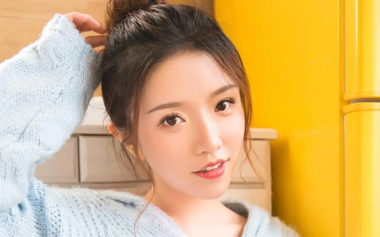 首页 桌面壁纸 美女壁纸 丸子头甜美少女性感写真高清壁纸上一张 下一