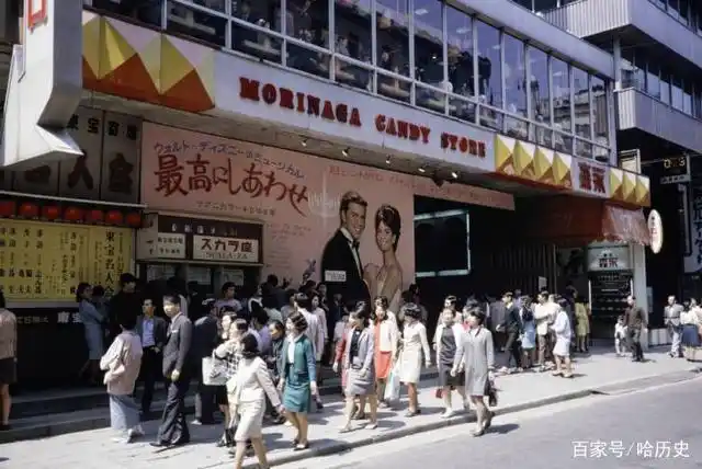 老照片:1960-70年代日本东京,女生穿着时尚,银座街区繁华异常