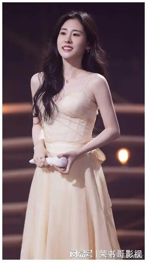 实力歌姬张碧晨清纯淑女人美声甜颜值与声线都撩人心弦