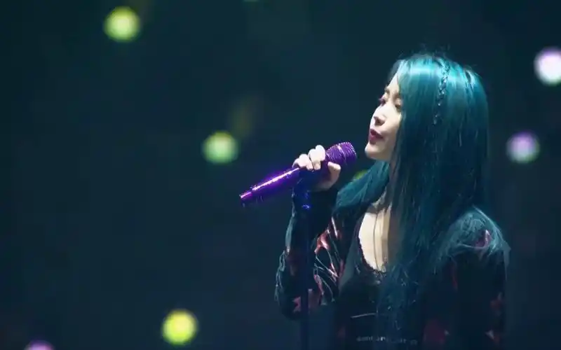 【iu】演唱会版《jamjam》,开口跪,这歌太上头了!