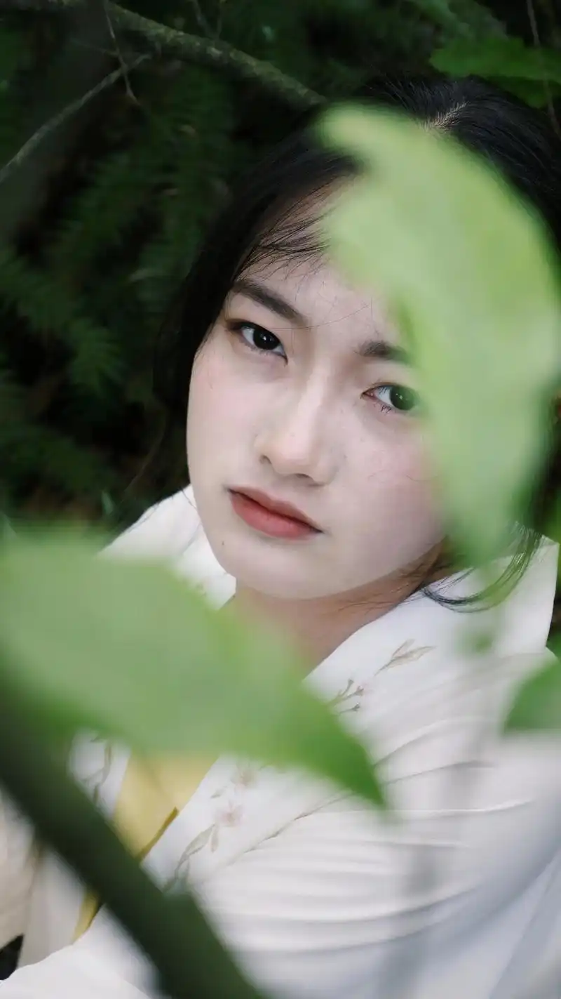 当我给妹妹拍出这组照片的时候,脑海里闪现的形容词