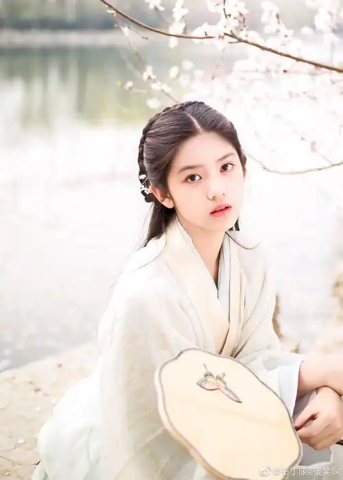 有无仙气一点的古风真人女生头像